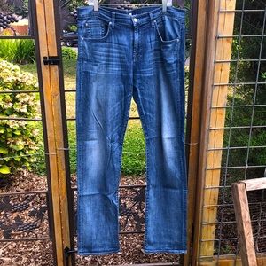7 for all mankind blue jeans Carsen size 36X35 this jeans are baggy in the 🦵
